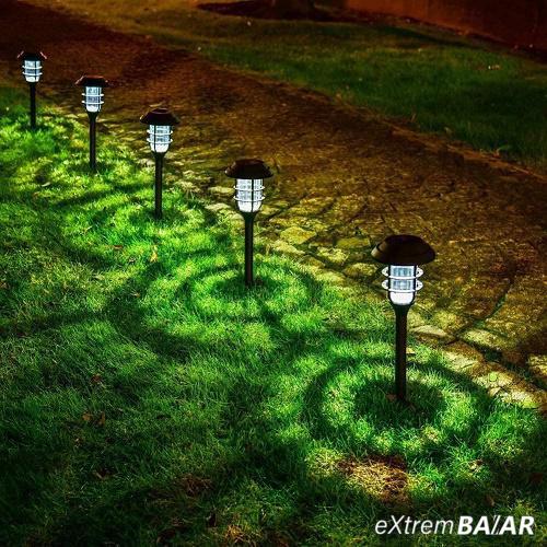 Napelemes kültéri kerti lámpa, földbe szúrható 43 cm X20